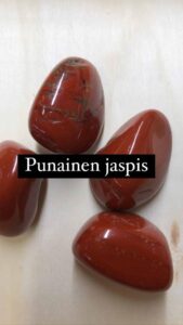 Punainen_jaspis_kivi_hiottu_2_3cm