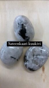 Sateenkaari_kuukivi_2_3cm_hiottu